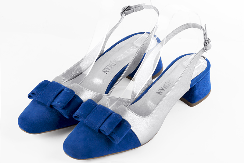 Electric blue and light silver women's open back shoes, with a knot. Round toe. Low flare heels. Front view - Florence KOOIJMAN